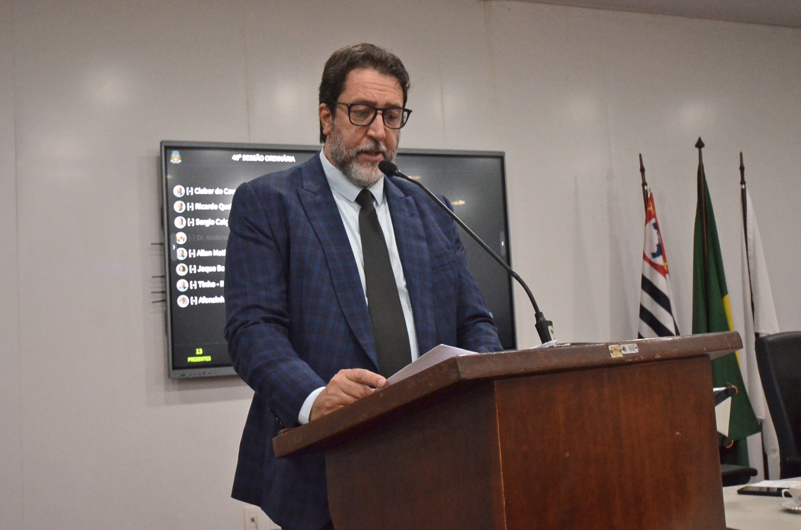 Alessandro Oliveira cobra funcionamento de ar-condicionado nas escolas municipais