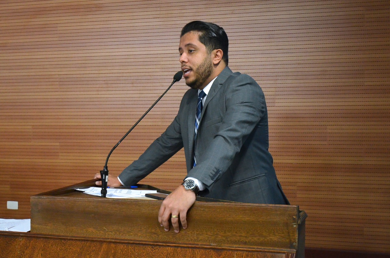 Allan Matias solicita reforma na escola estadual Zenon da Fabril