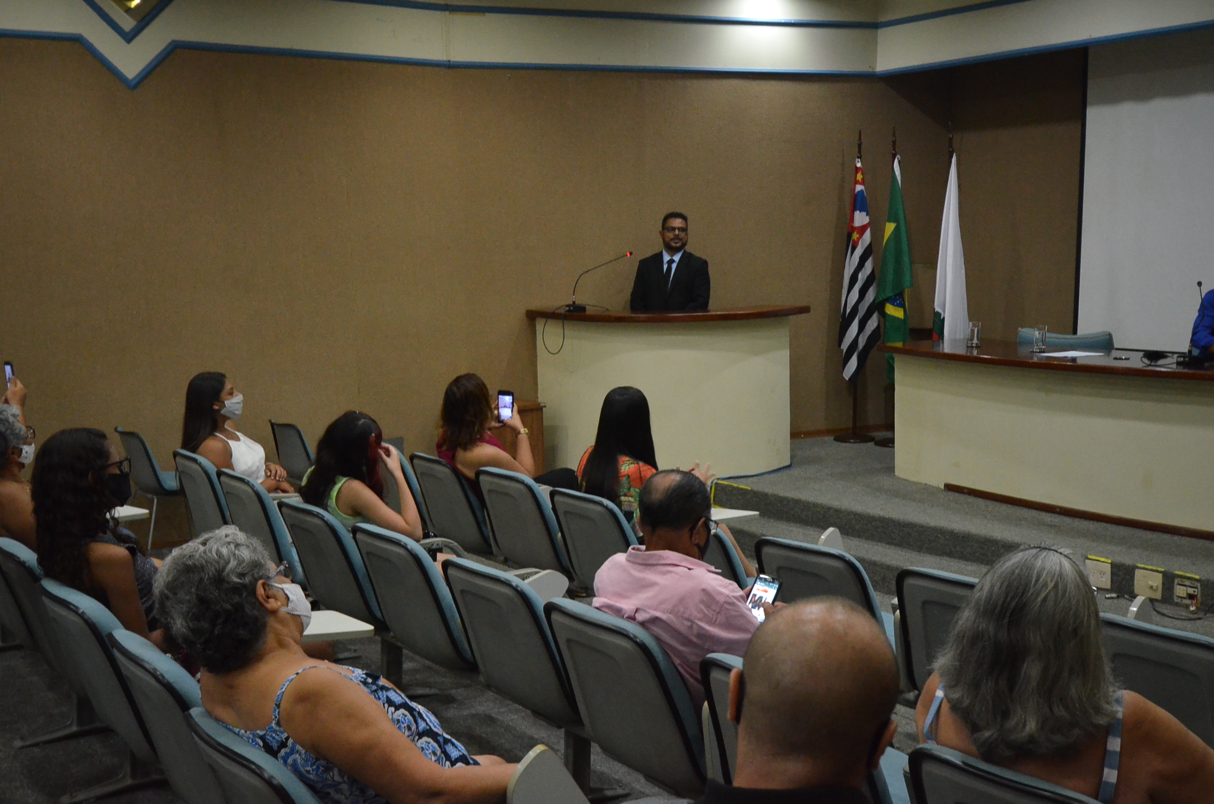 Anderson Gallo toma posse como vereador na Câmara de Cubatão