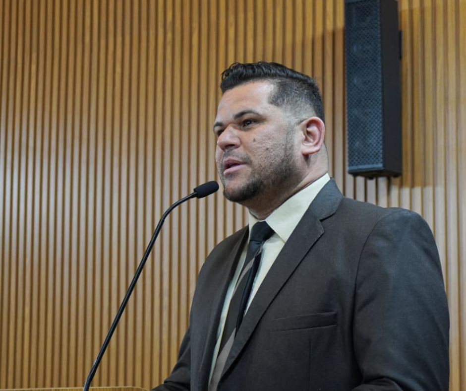 Batoré propõe construção de quadra esportiva na Escola Municipal Alagoas