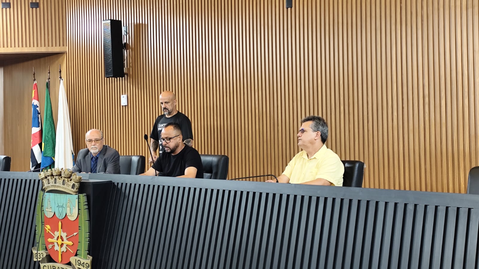 Carioca e Afonsinho tomam posse como parlamentares da Câmara de Cubatão