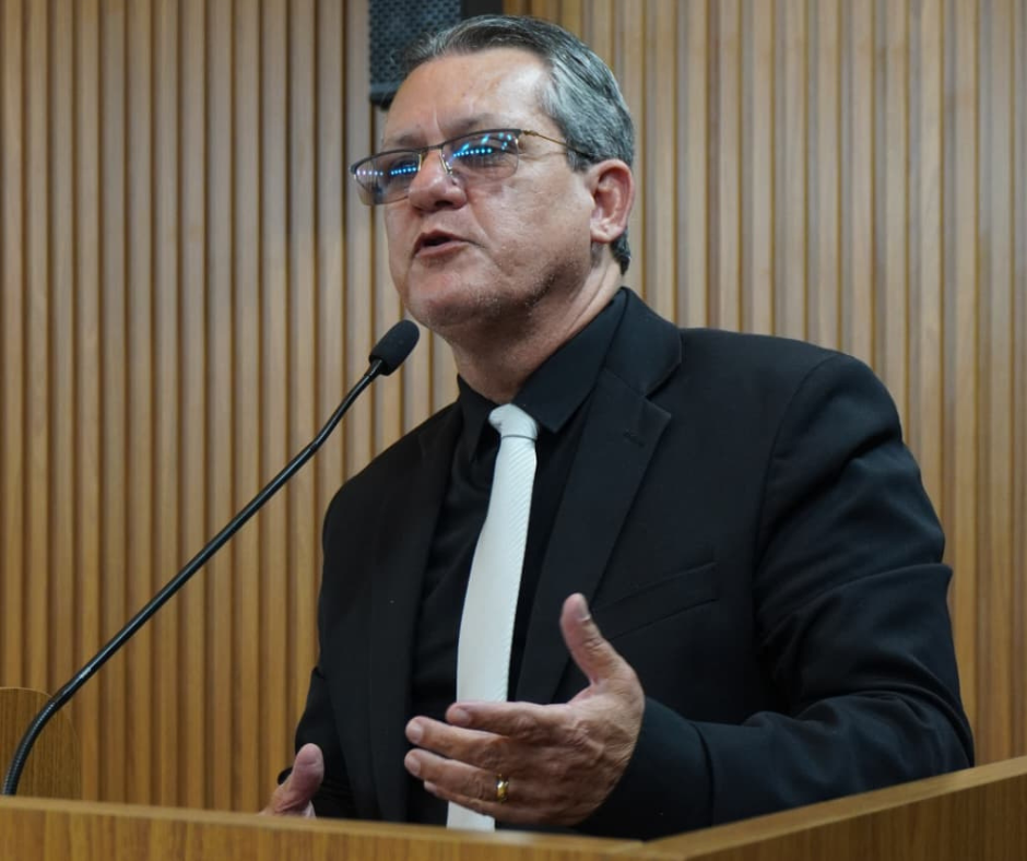 Carioca propõe CEV para tratar do excesso de cabos e fios em postes públicos