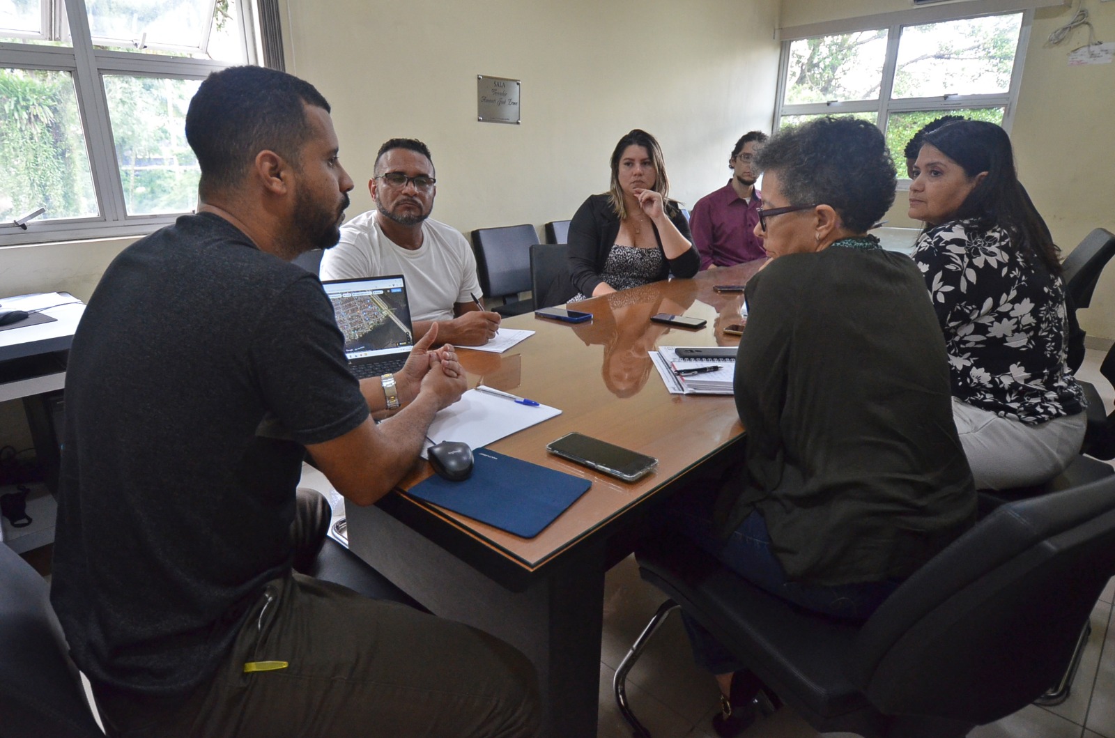 CEV e administração municipal discutem remoção de moradias na Ilha Caraguatá 