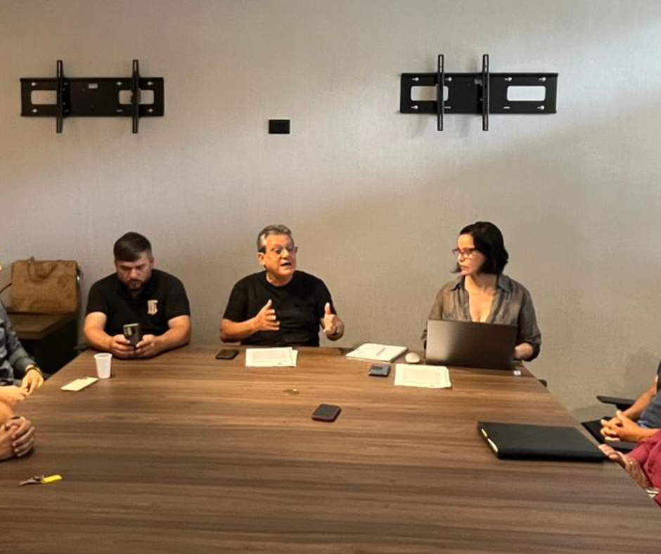 CEV que trata do excesso de fiação em postes públicos se reúne com prestadores de serviços