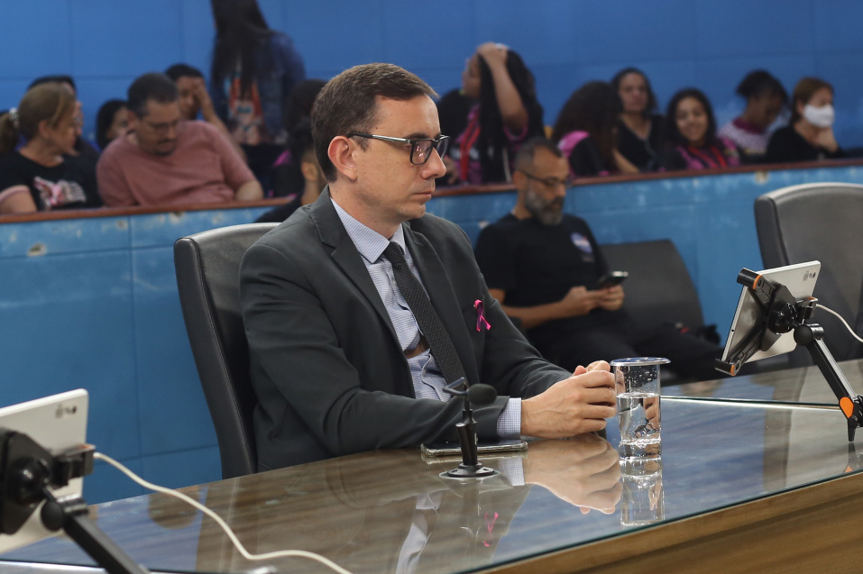 Comissão aponta falha no armazenamento de medicamentos e cobra maior rigor da Prefeitura