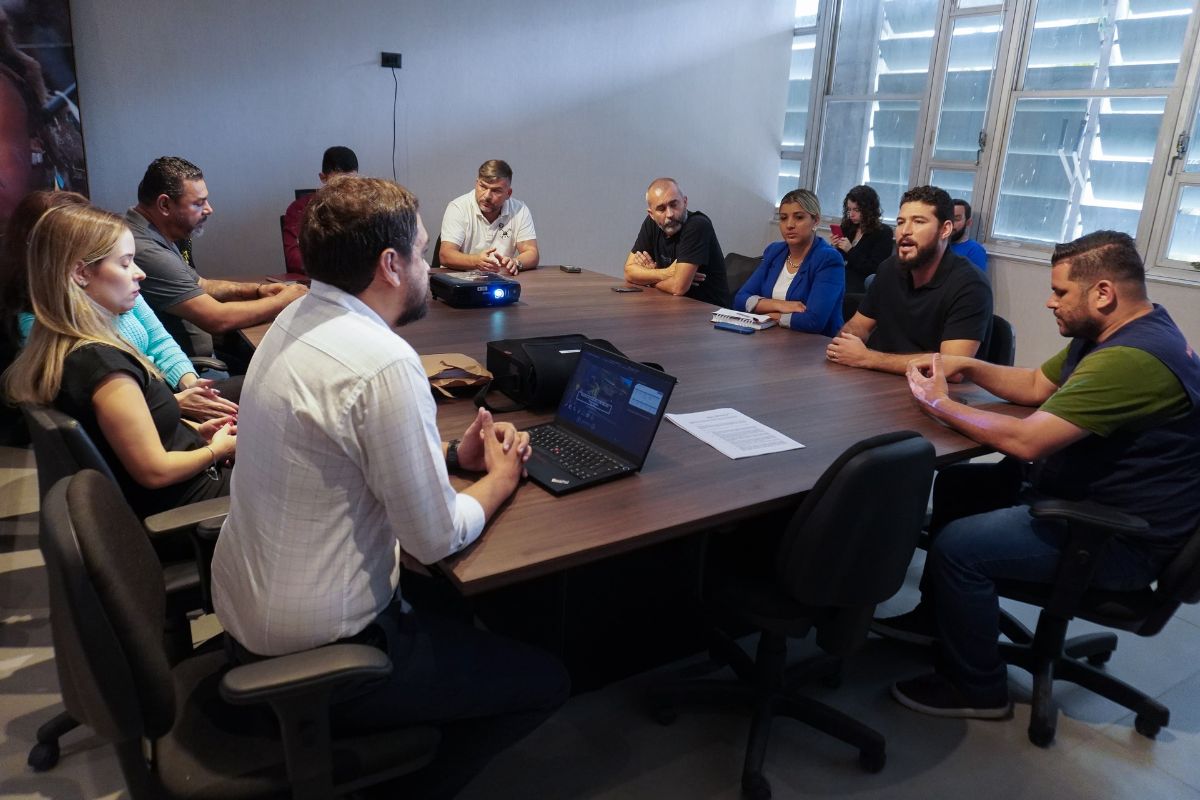 Comissão de Vereadores debate impactos do fechamento da passagem em nível na Vila dos Pescadores 
