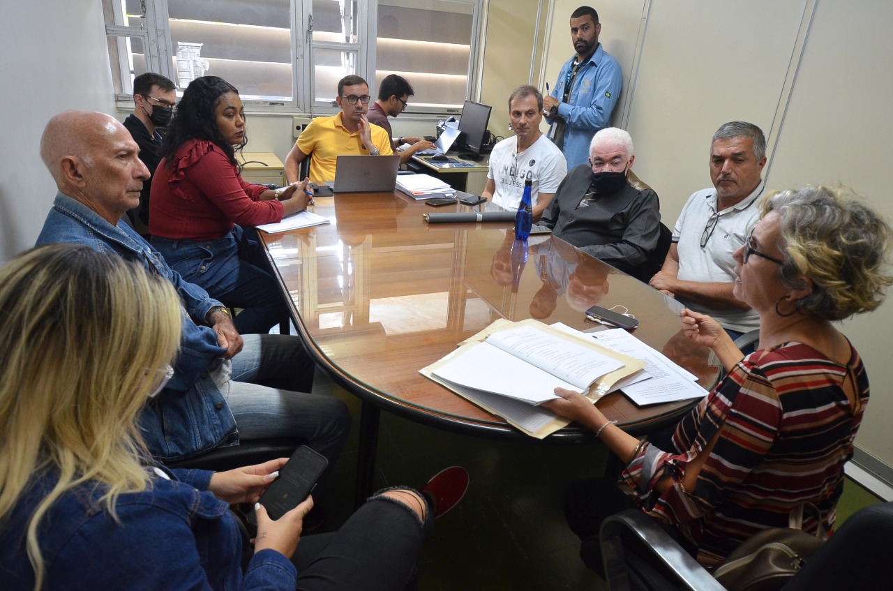 Comissão discute mecanismos legais para retomada de grupos artísticos 