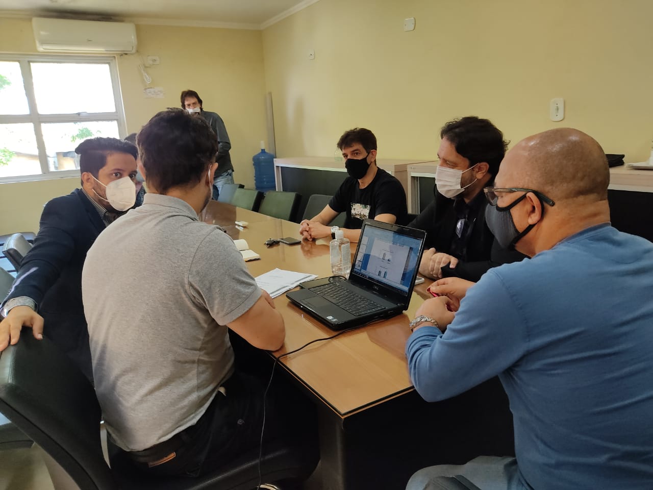 Coordenador da vacinação da Covid-19 presta contas para vereadores