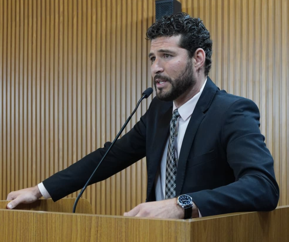 Edson Mota quer melhorias para a Vila dos Pescadores e combate à infestação de pombos em escola