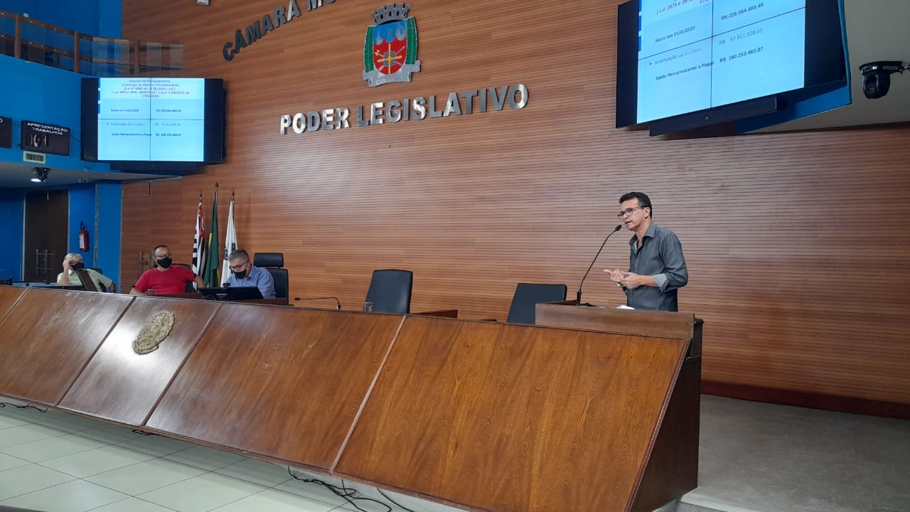 Em Audiência Pública, secretário diz que a situação fiscal do município está melhorando, mas ainda há muito a ser feito.