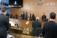 Em função do luto, sessão é encerrada antes do tempo regimental