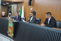 Em função do luto, sessão é encerrada antes do tempo regimental