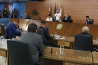 Em função do luto, sessão é encerrada antes do tempo regimental