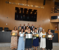 Em sessão solene, mulheres protestam pelo direito de permanecerem vivas