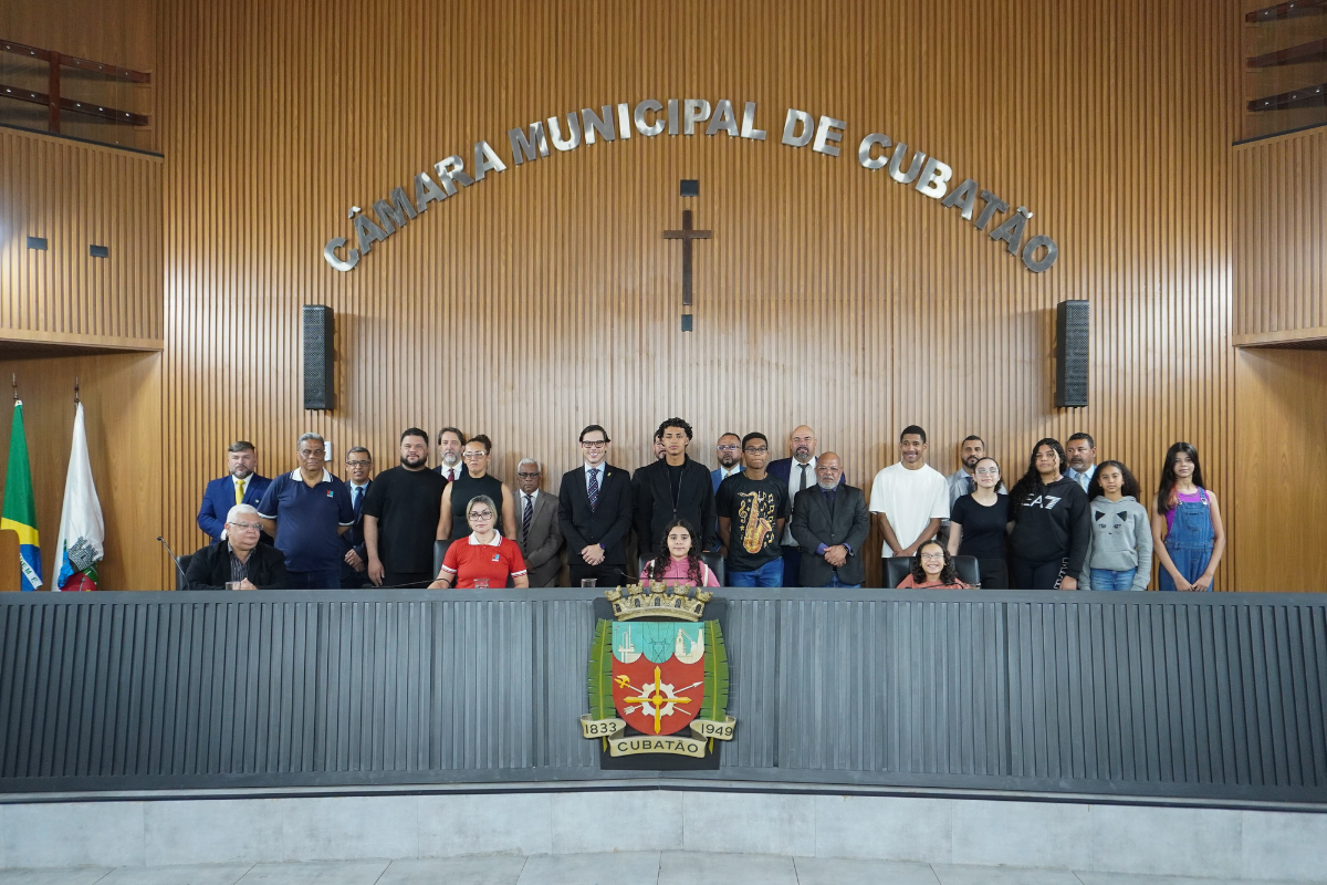 Guilherme Amaral homenageia a UME Padre José de Anchieta em moção de aplausos