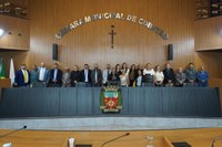Guilherme do Salão homenageia jovem embaixadora do projeto sustentável Atmos 