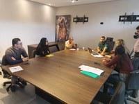 Guilherme do Salão cobra drenagem, passarela e ponto de ônibus no acesso à Ilha Caraguatá