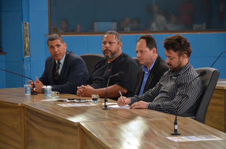 Reunião da Frente Parlamentar discute soluções para reduzir crimes no SAI Reunião da Frente Parlamentar discute soluções para reduzir crimes no SAI