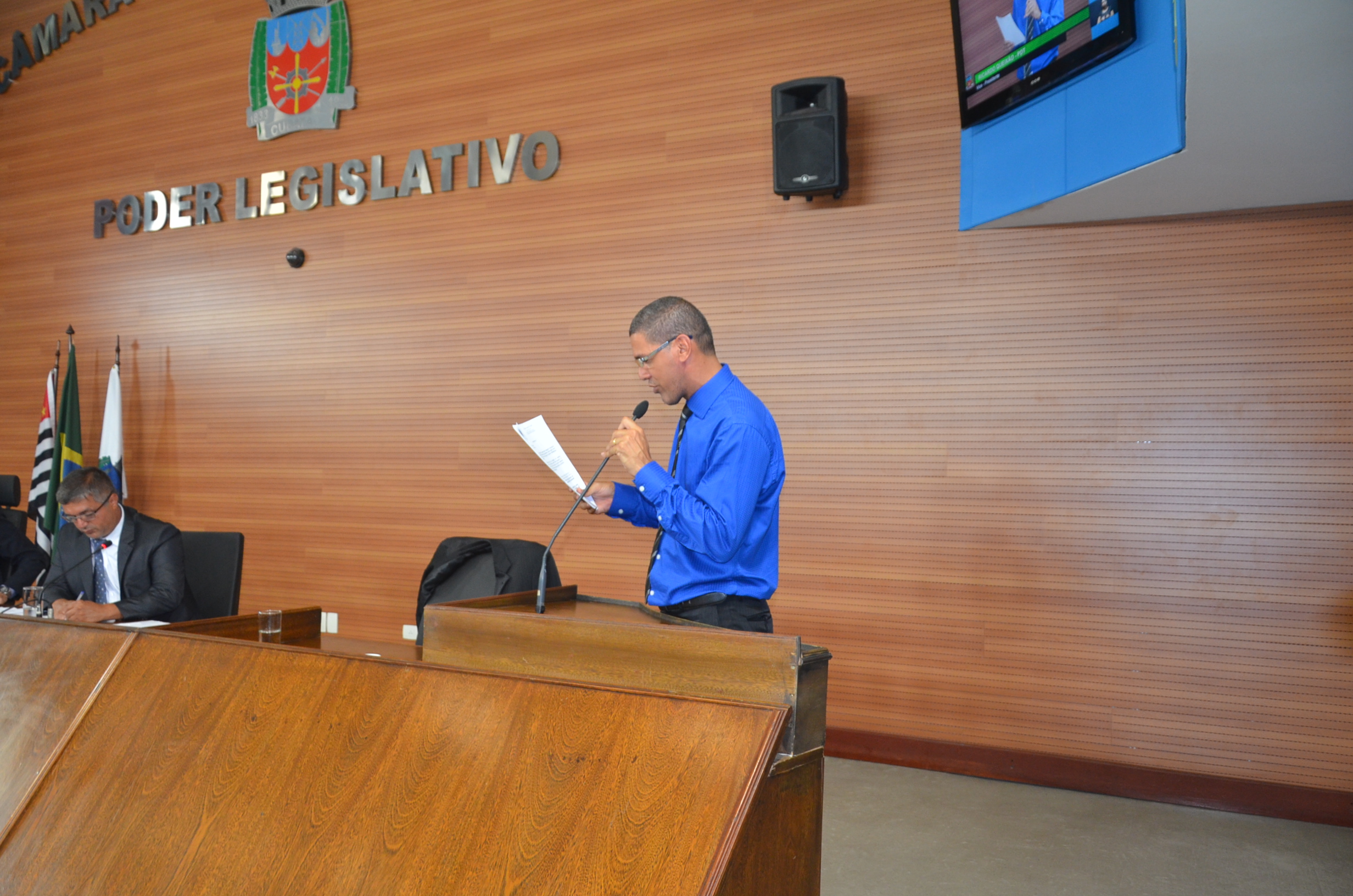 Ricardo Queixão e Ivan Hildebrando apresentam requerimentos durante sessão ordinária