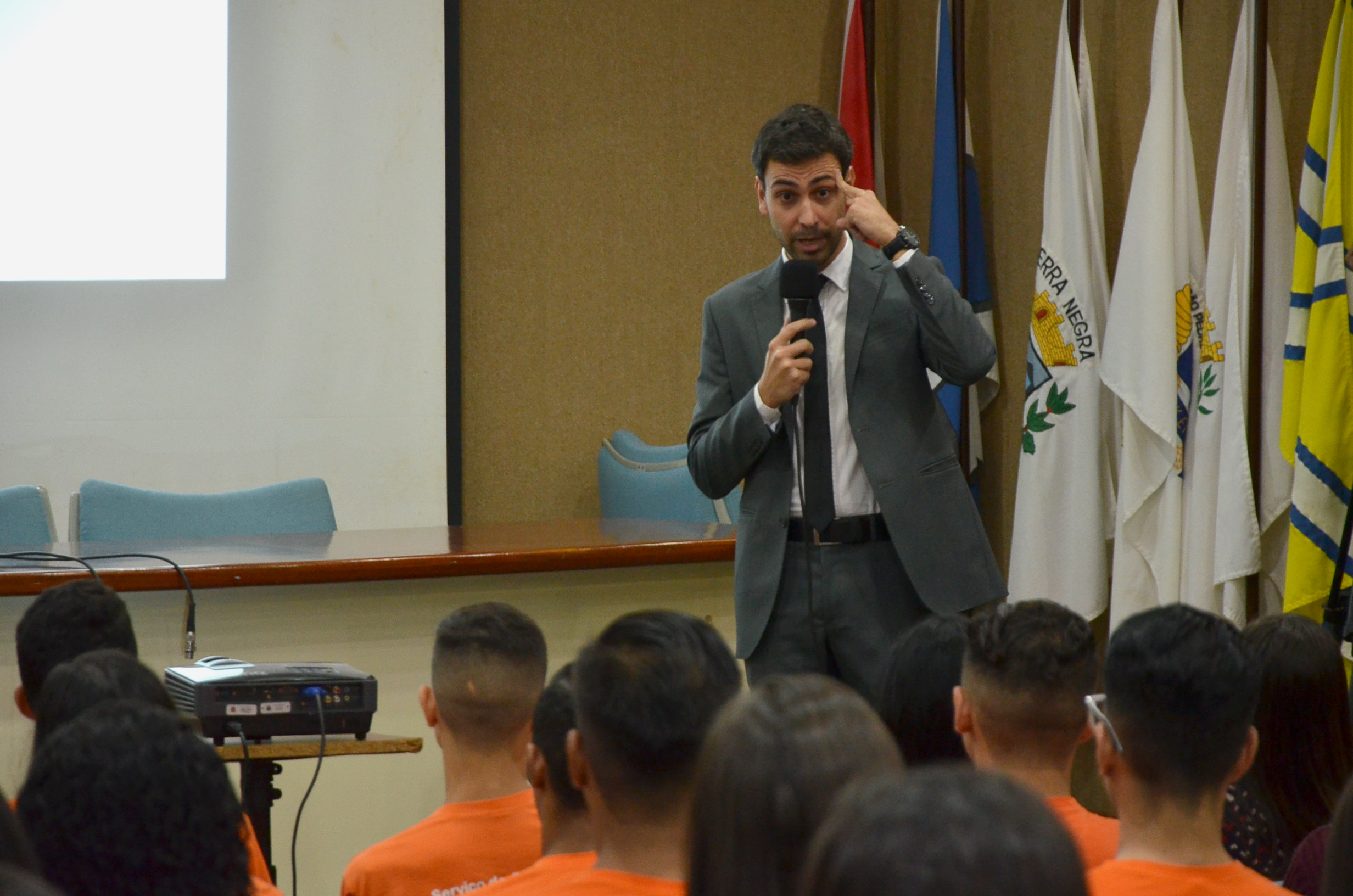 “Permita-se enfrentar desafios maiores”, defende coach durante workshop na Câmara 