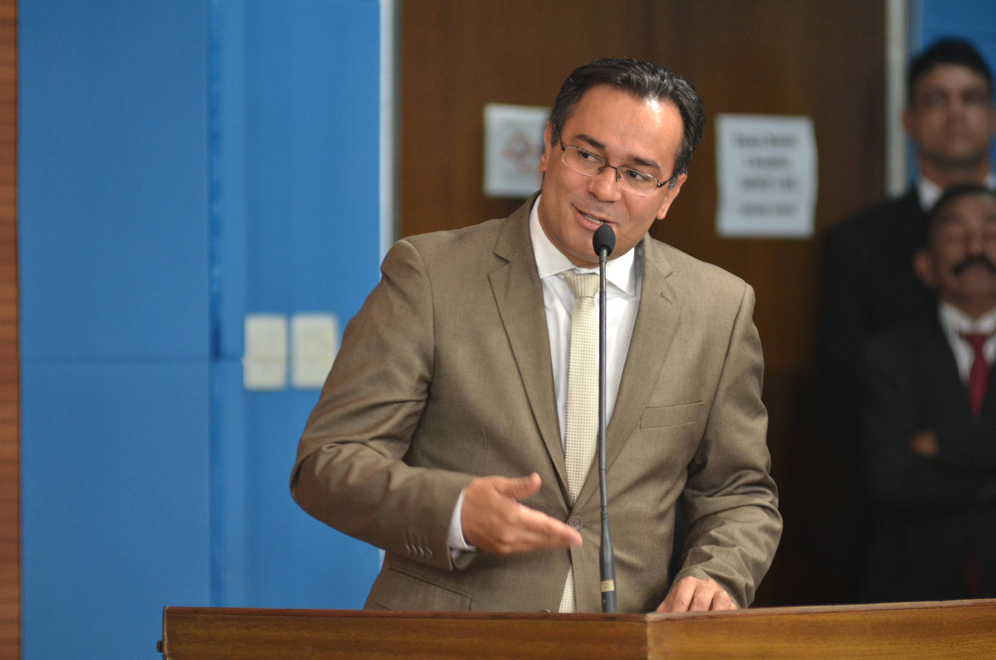 Ademário defende choque de gestão. Rodrigo Alemão é eleito presidente da Câmara.