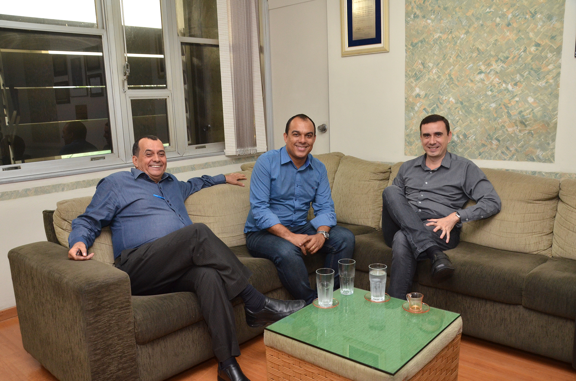 Adilson Júnior e Rodrigo Alemão discutem sobre crise financeira e problemas metropolitanos