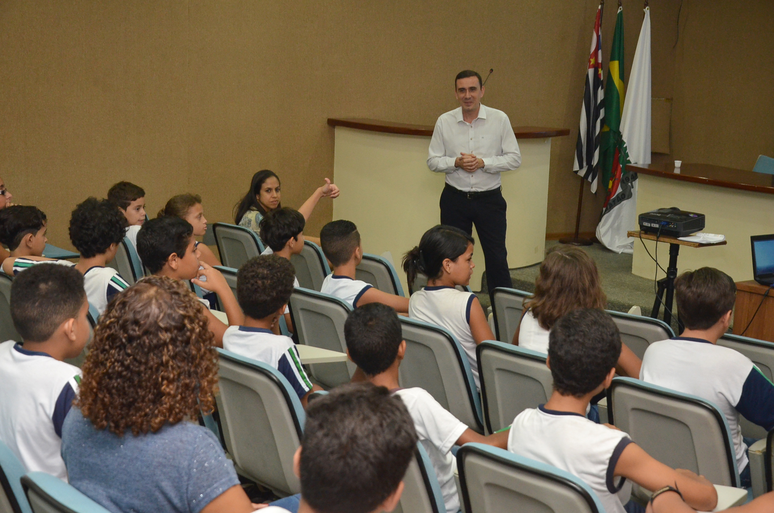 Alunos da UME Espírito Santo participam do programa "A Casa É Sua"
