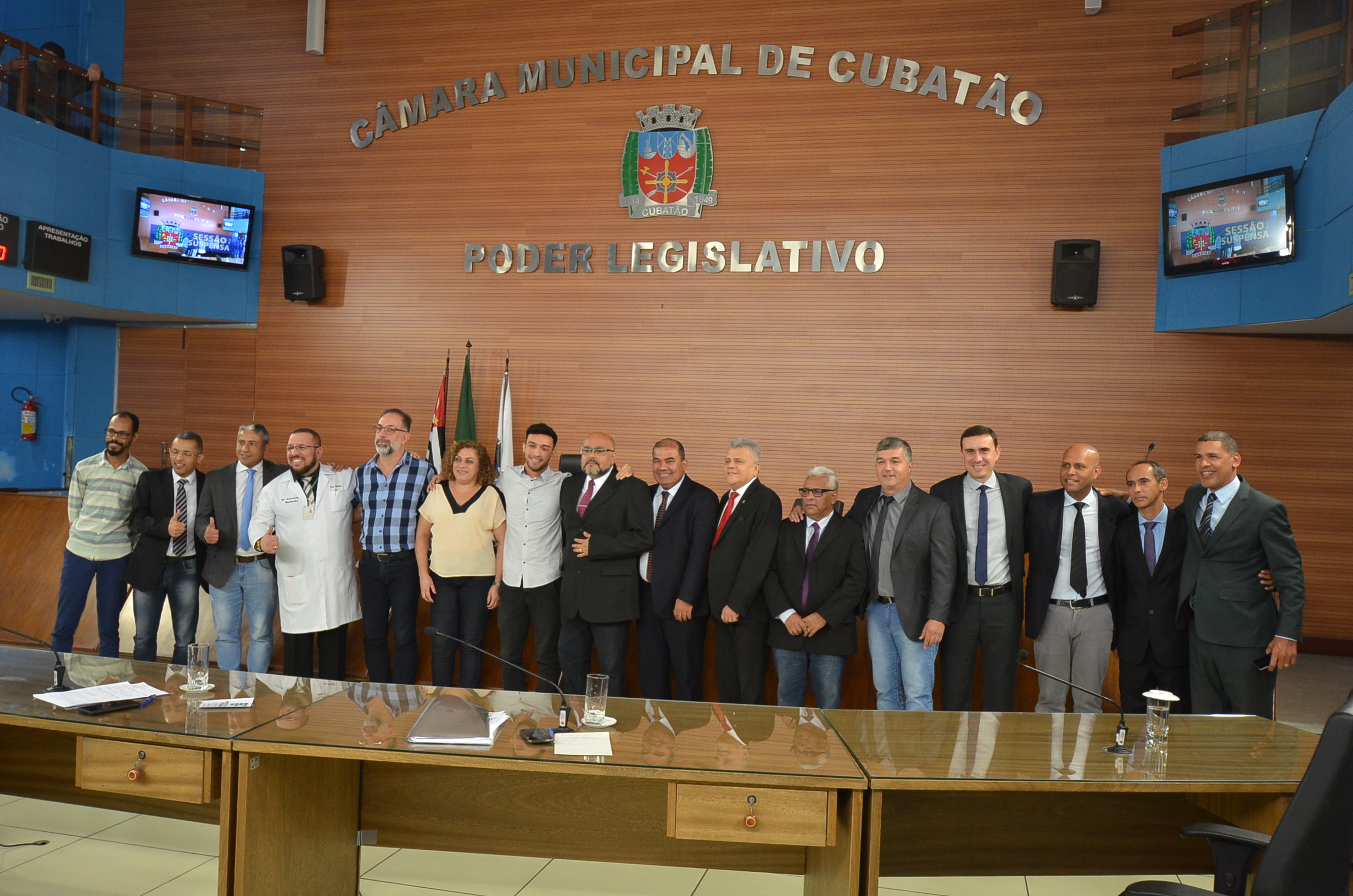 Câmara homenageia estudante cubatense que conquistou prêmio internacional de empreendedorismo