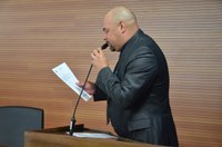 Cléber do Cavaco solicita adaptação de equipamentos em áreas de lazer do município