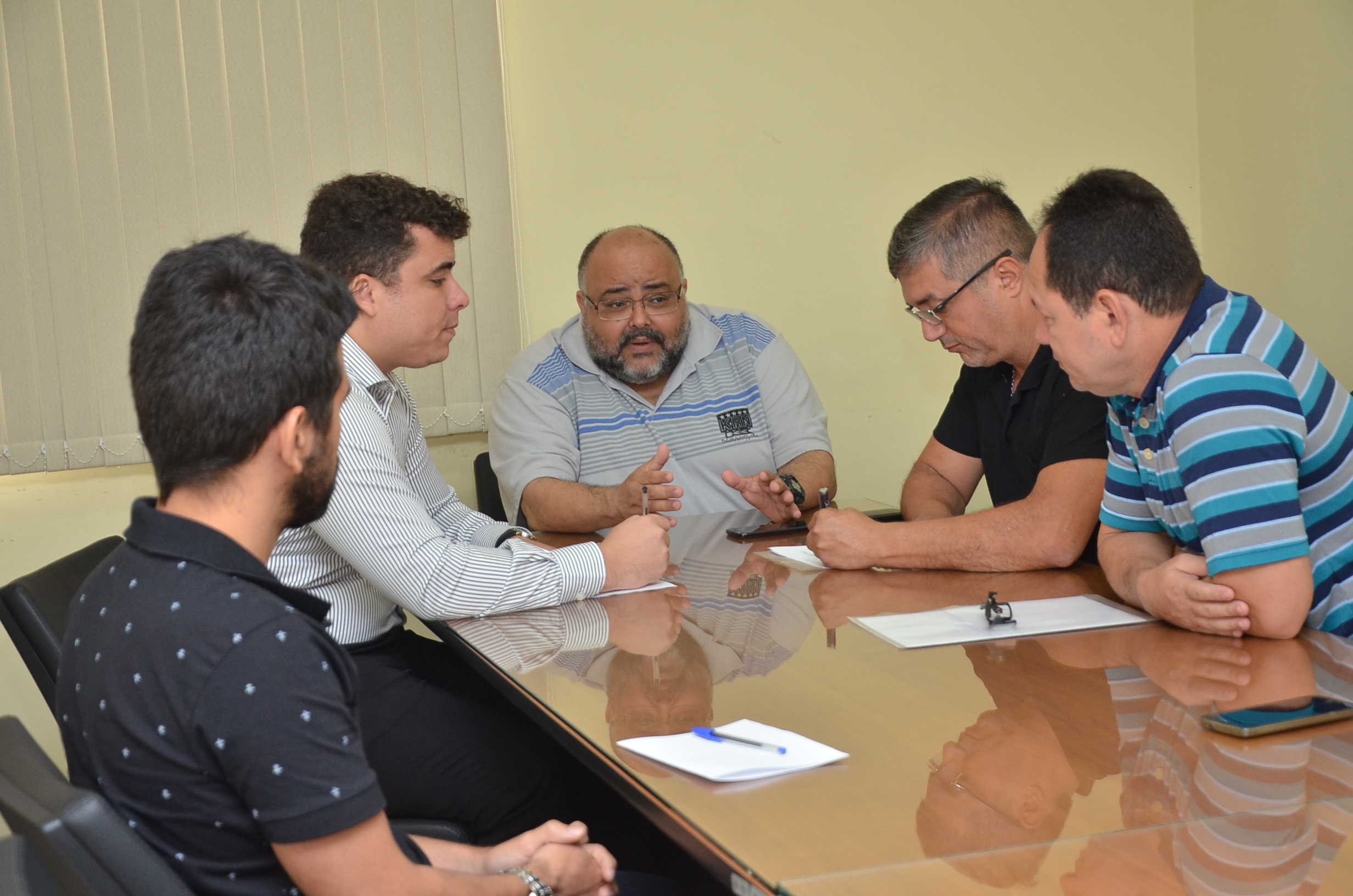 Comissão de Inquérito investigará supostas irregularidades em contratos da merenda