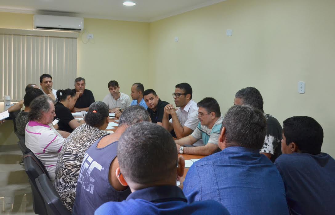 Comissão reúne lojistas, ambulantes e Prefeitura para discutir crise no comércio