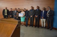 Em Sessão Solene, professora destaca lutas cotidianas das mulheres