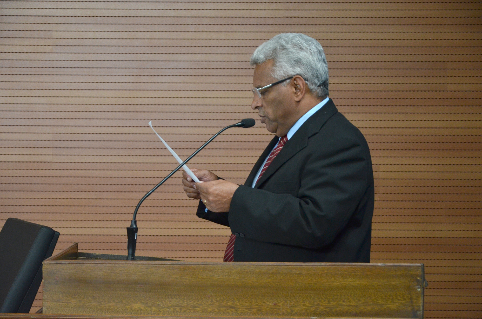 Jair do Bar cobra melhorias de via pública no Sítio Novo