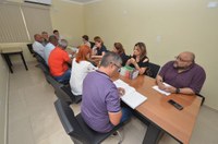 Parlamentares se reúnem com funcionalismo municipal para discutir cesta básica