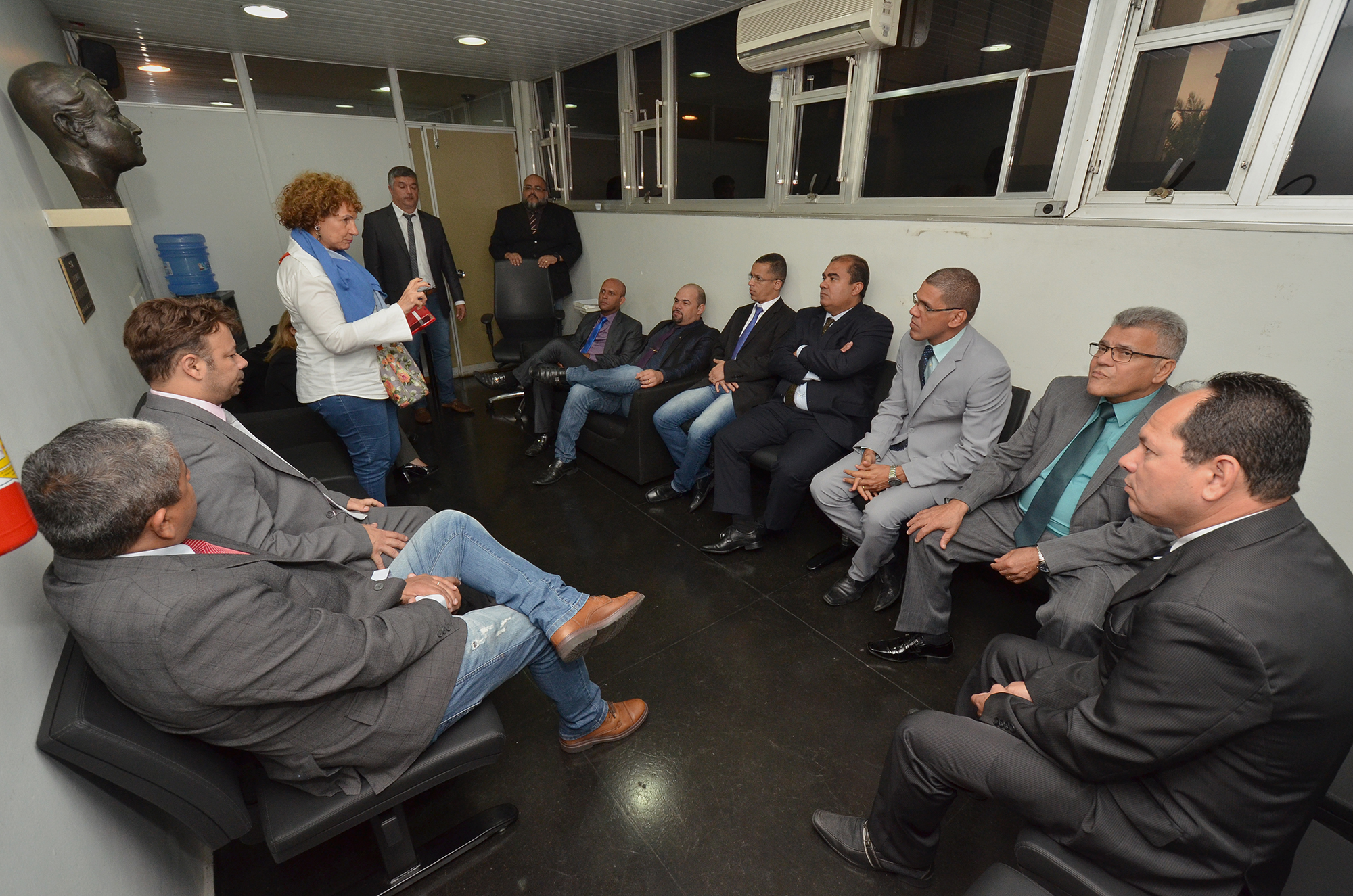 Parlamentares se reúnem com representante dos aposentados e pensionistas municipais