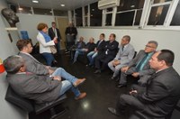 Parlamentares se reúnem com representante dos aposentados e pensionistas municipais