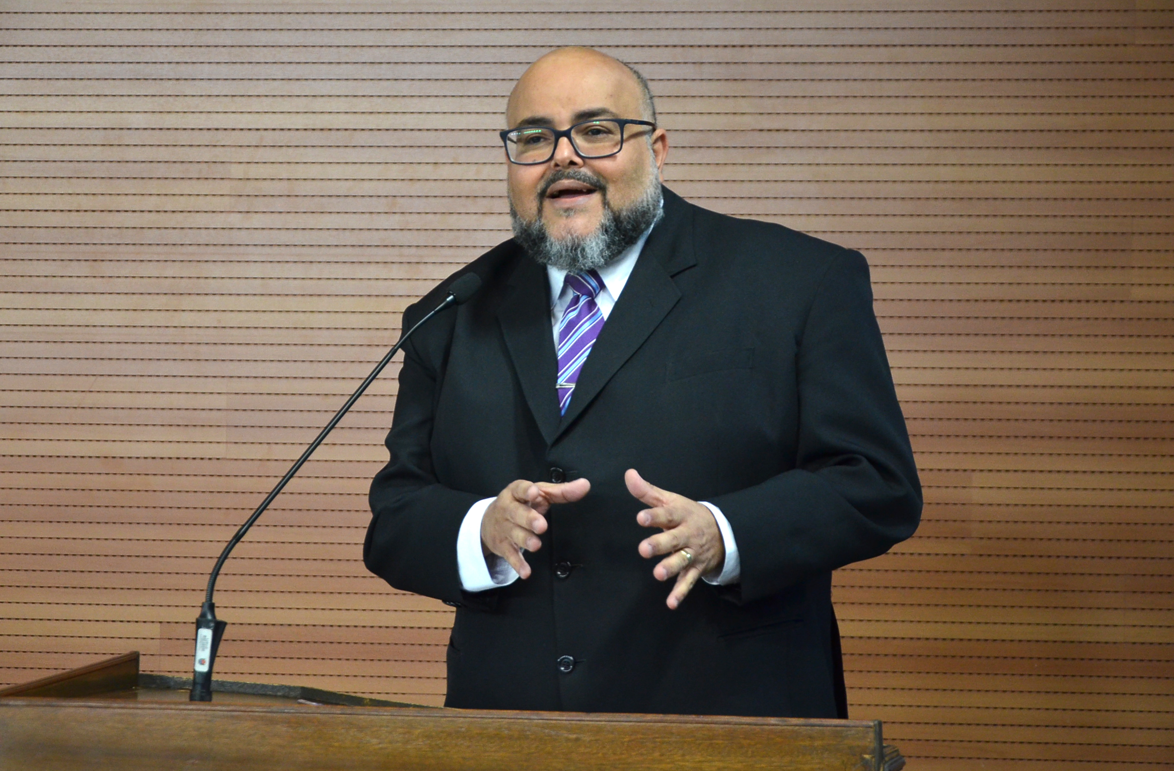 Projeto que incentiva adoção de animais é aprovado na Câmara