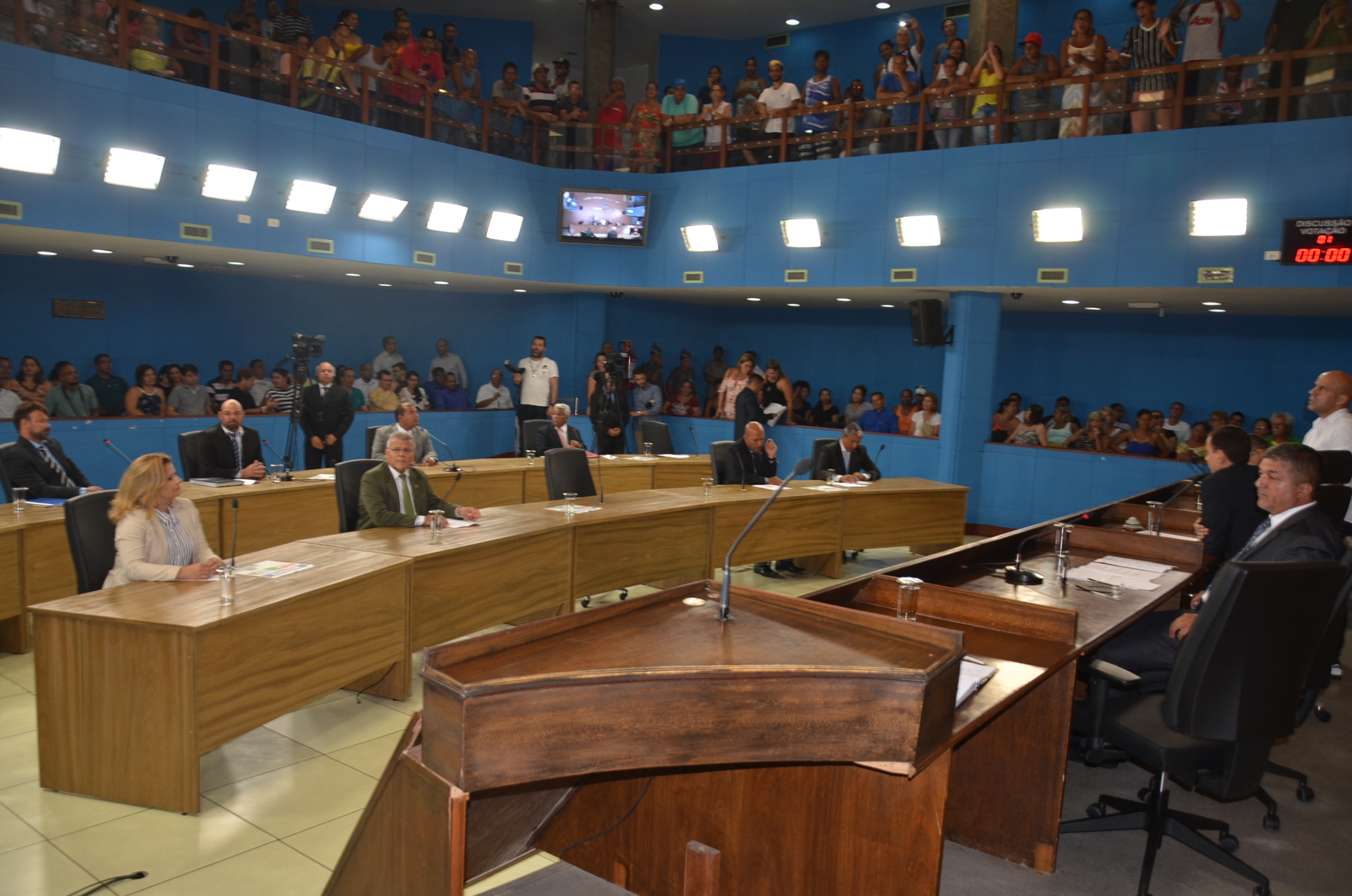 Ricardo Queixão e Ivan Hildebrando apresentam requerimentos durante sessão ordinária