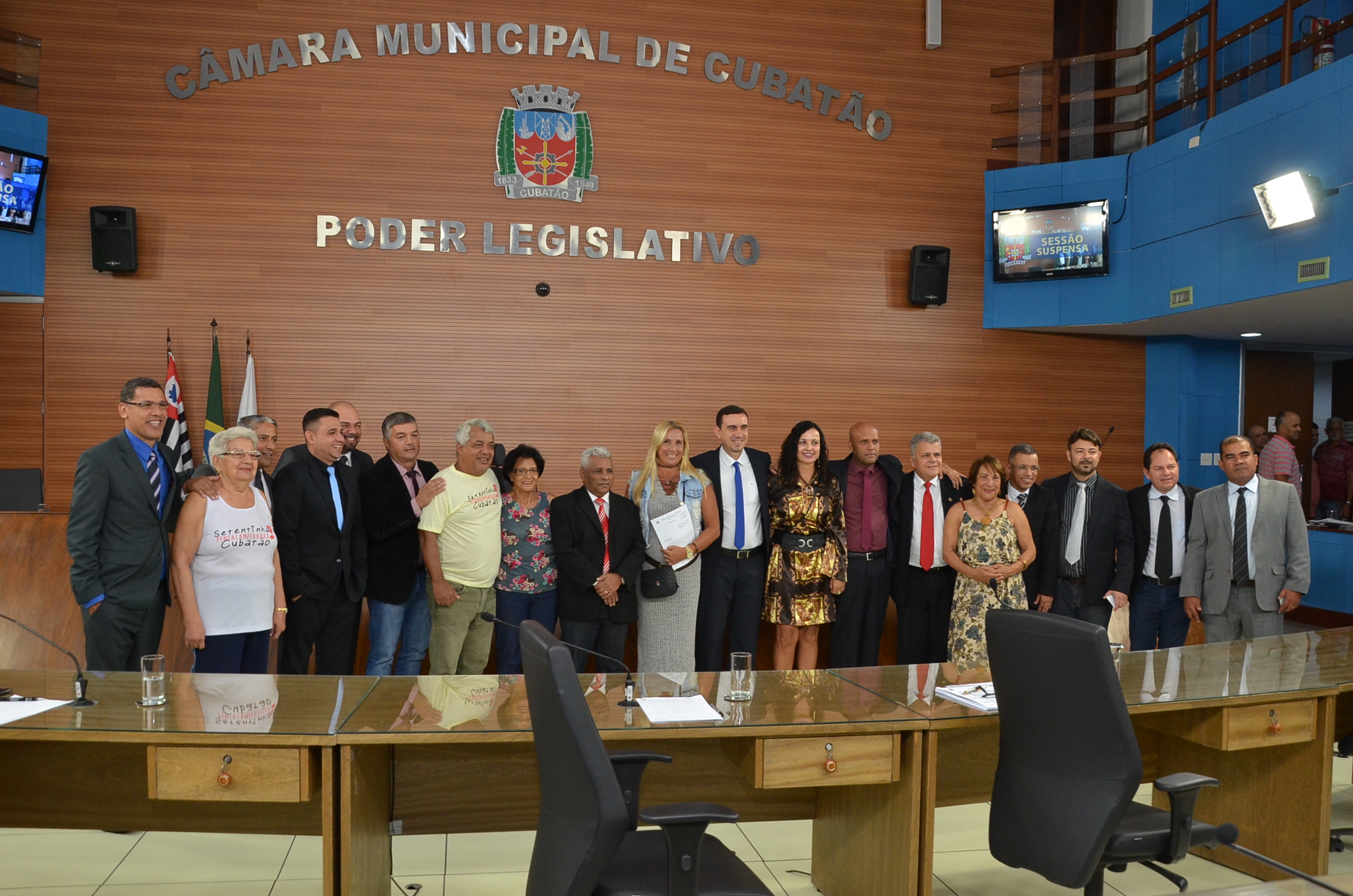 Rodrigo Alemão homenageia jogadoras de vôlei da terceira idade da cidade