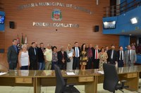 Rodrigo Alemão homenageia jogadoras de vôlei da terceira idade da cidade