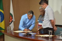 Toninho Vieira toma posse como vereador na Câmara de Cubatão