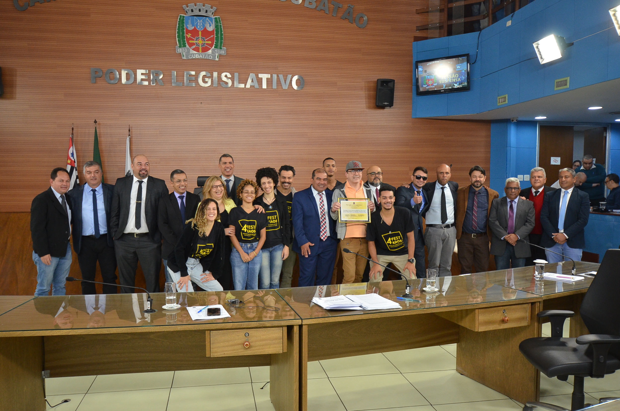 Vereador Rafael Tucla apresenta Moção de Aplauso homenageando artistas do Teatro do Kaos 