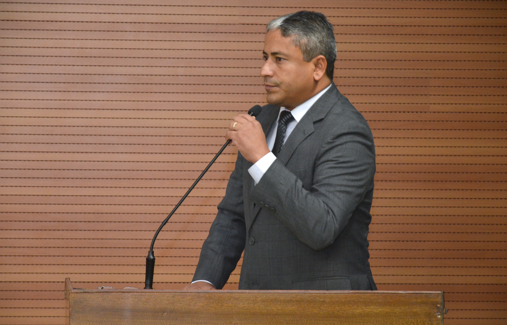 Vereadores aprovam em primeira discussão projeto de melhoramento interpessoal