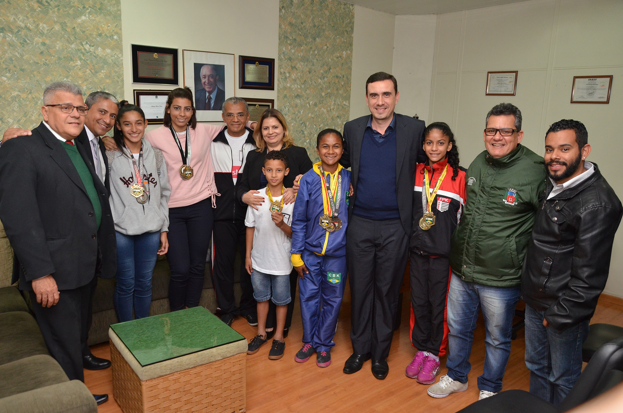 Vereadores recebem a visita de carateca que conquistou medalha de bronze no Sulamericano