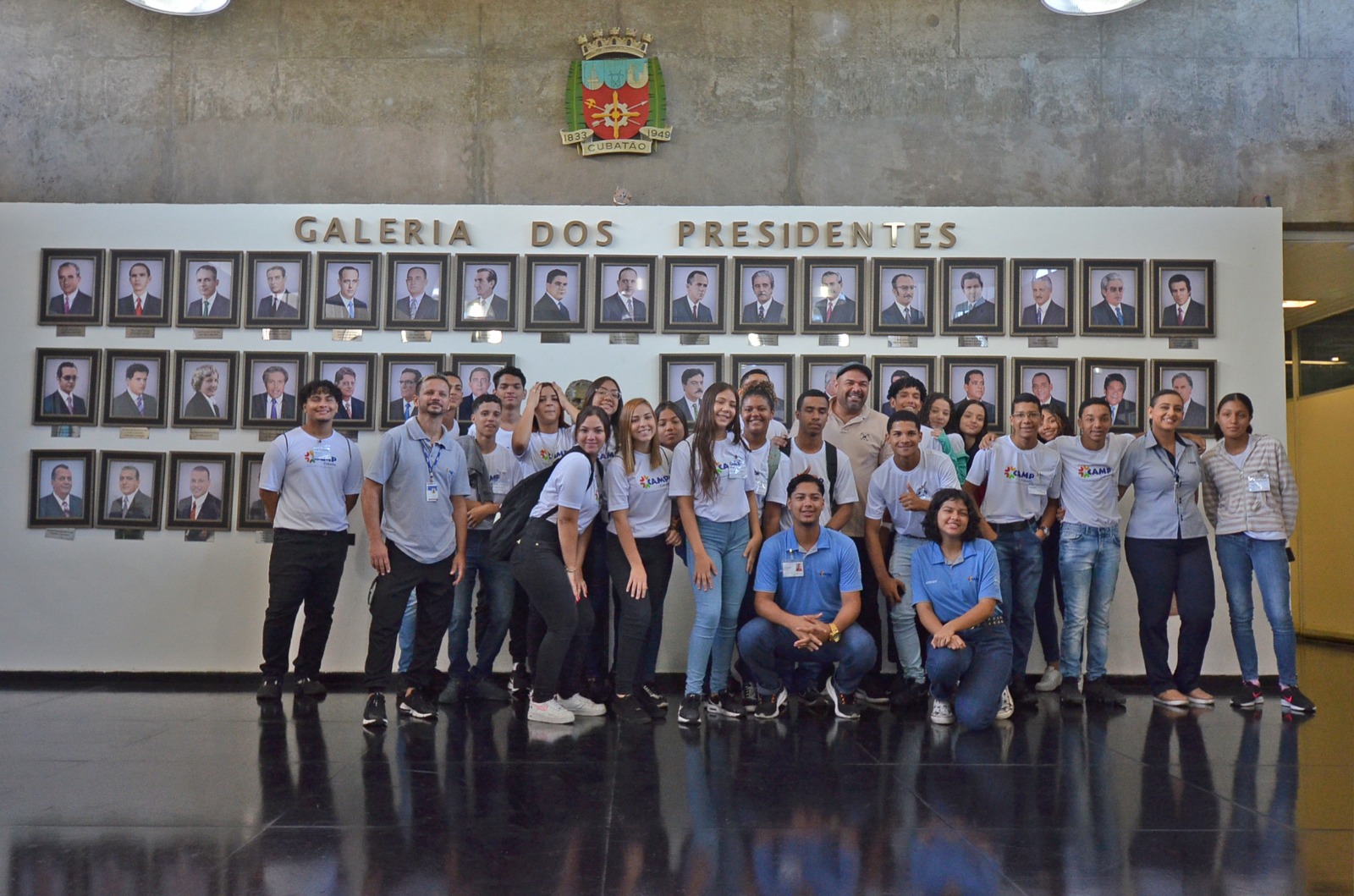 Jovens do Camp Cubatão visitam a Câmara e conhecem o funcionamento do Legislativo