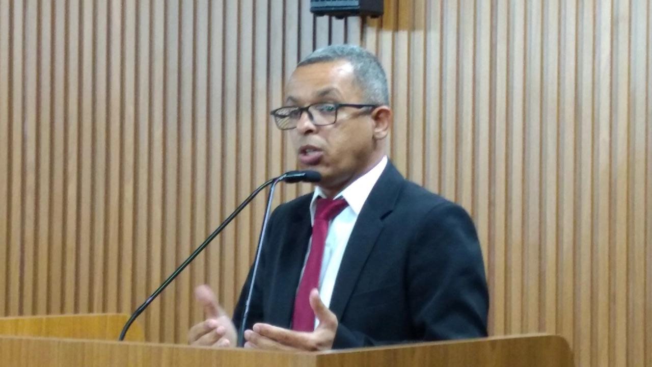 Marcinho solicita formação de CEV para melhorias no fluxo de atendimento à saúde