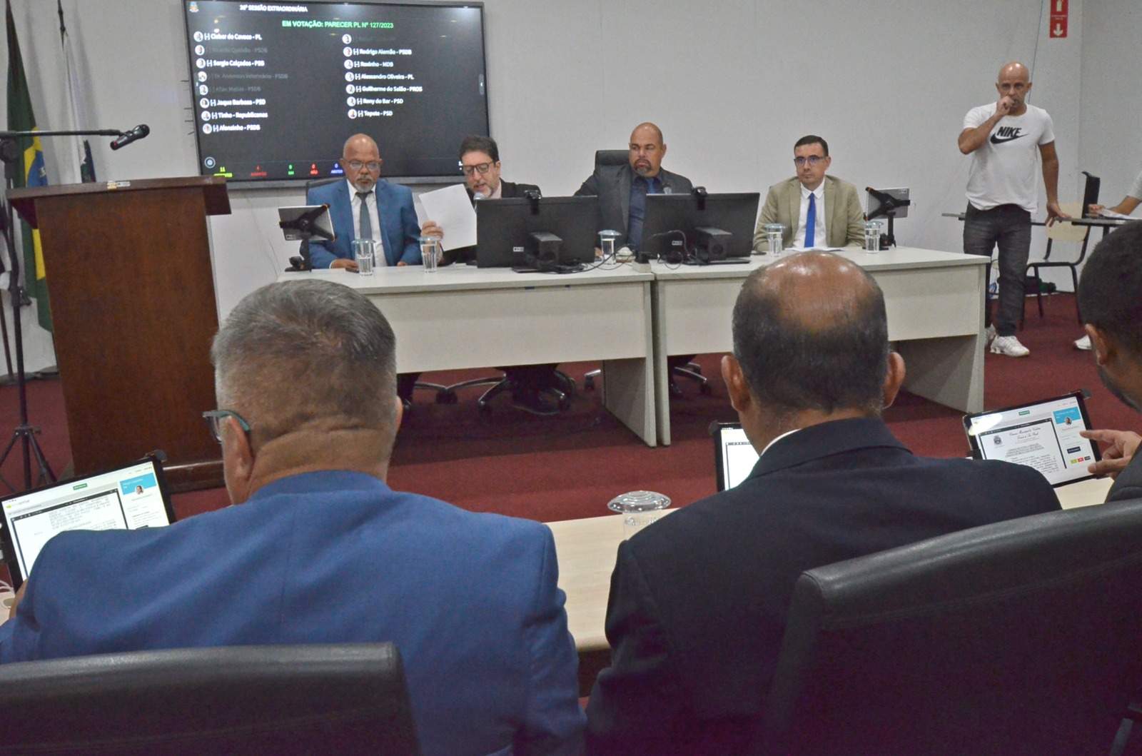 Parlamentares aprovam abono salarial para servidores públicos municipais