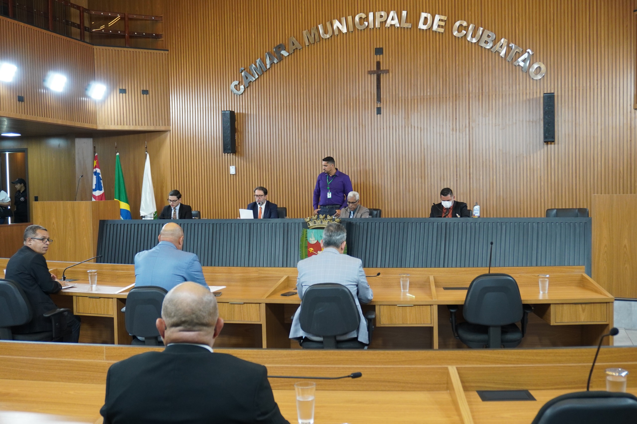 Parlamentares aprovam projeto que favorece contratação de mulheres em Cubatão