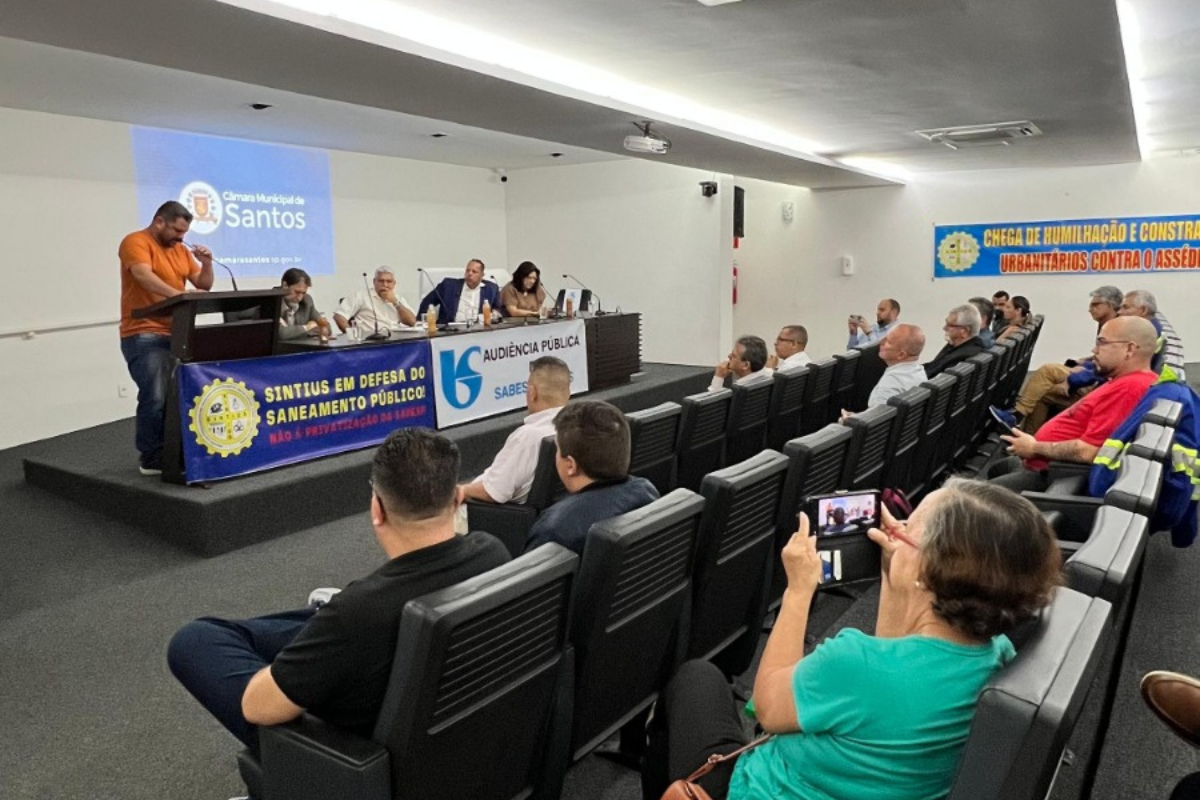 Parlamentares marcam presença em audiência pública sobre a Sabesp em Santos 