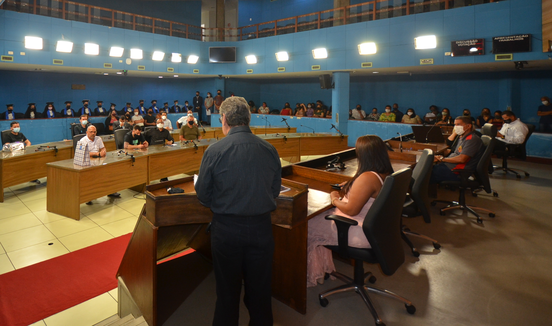 Parlamentares prestigiam formatura de jovens do projeto "Incluir para Evoluir"